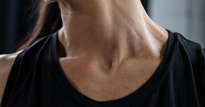 Why Does My Neck Crunch When I Roll My Head? A Chiropractor Explains